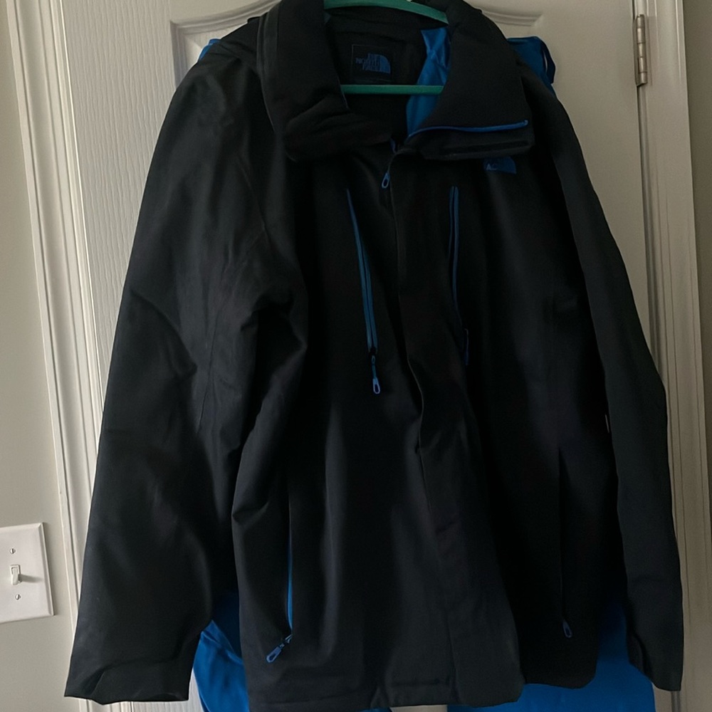 North face ski/snowboard jacket like new